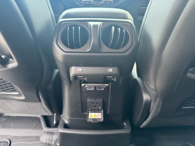 2025 Jeep Wrangler 4-Door Sahara - Photo 36