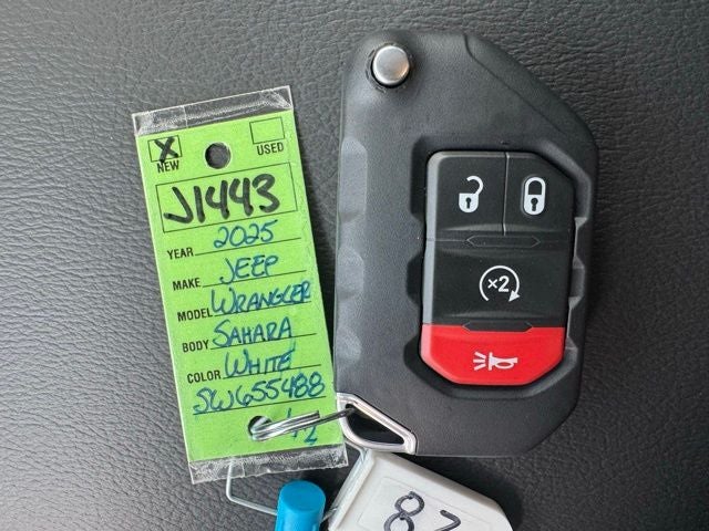 2025 Jeep Wrangler 4-Door Sahara - Photo 37