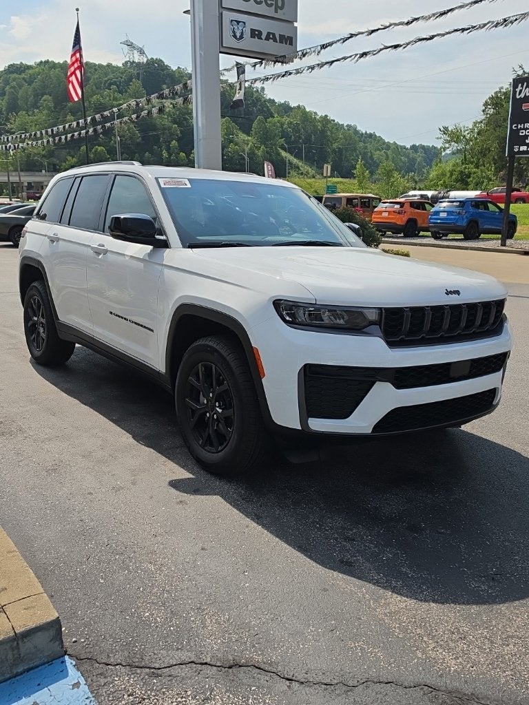 2026 Jeep Grand Cherokee GRAND CHEROKEE LAREDO ALTITUDE 4X4