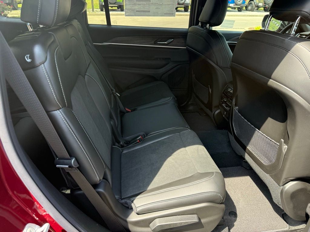 2026 Jeep Grand Cherokee GRAND CHEROKEE L LAREDO ALTITUDE 4X4