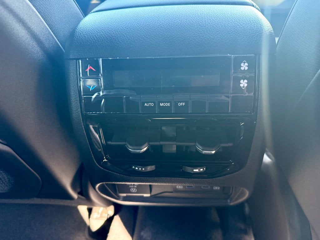 2027 Jeep Grand Cherokee GRAND CHEROKEE L LAREDO ALTITUDE 4X4