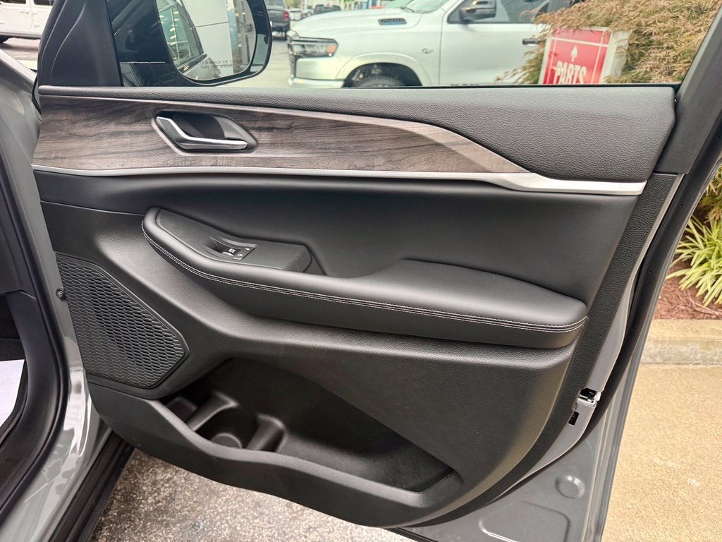 2027 Jeep Grand Cherokee GRAND CHEROKEE L LIMITED 4X4