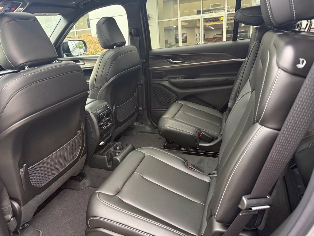 2027 Jeep Grand Cherokee GRAND CHEROKEE L LIMITED 4X4