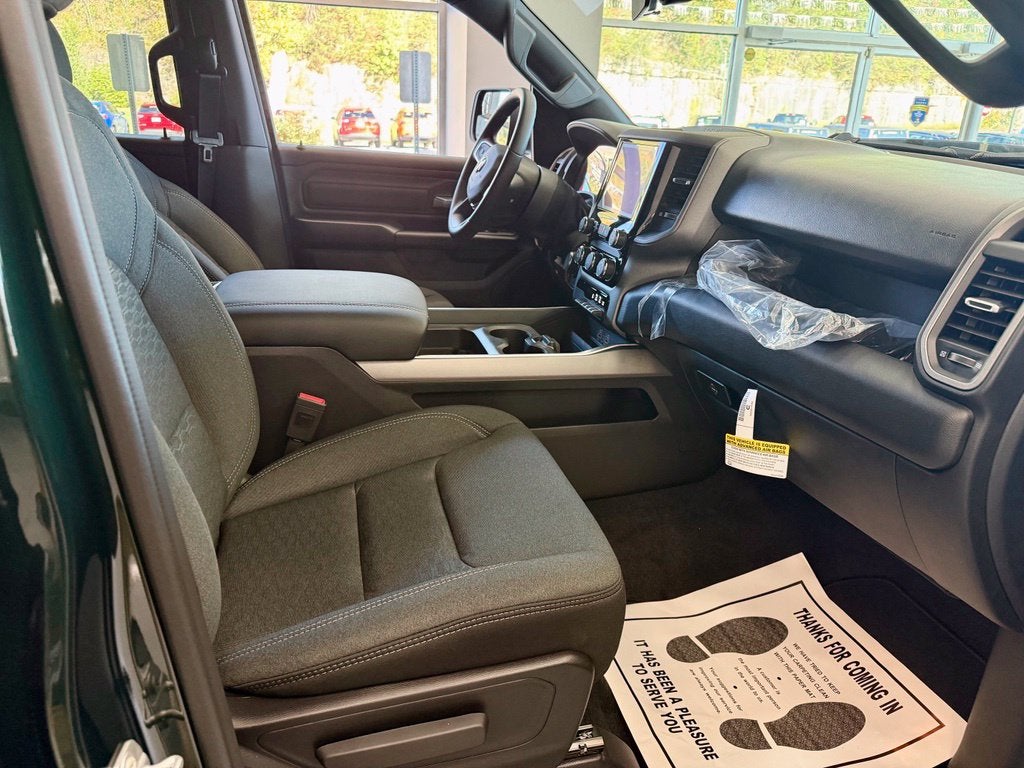 2027 RAM Ram 1500 RAM 1500 EXPRESS CREW CAB 4X4 5'7' BOX