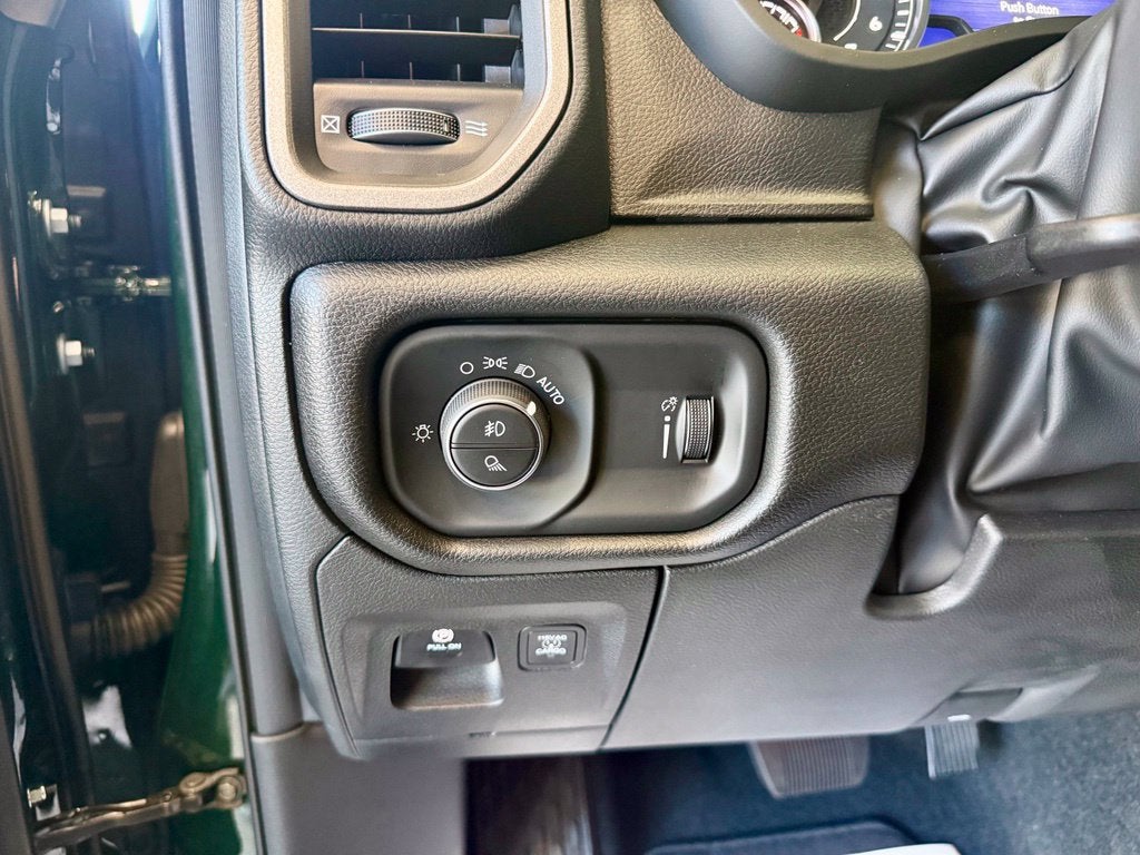 2027 RAM Ram 1500 RAM 1500 EXPRESS CREW CAB 4X4 5'7' BOX