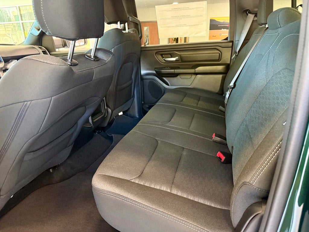 2027 RAM Ram 1500 RAM 1500 EXPRESS CREW CAB 4X4 5'7' BOX