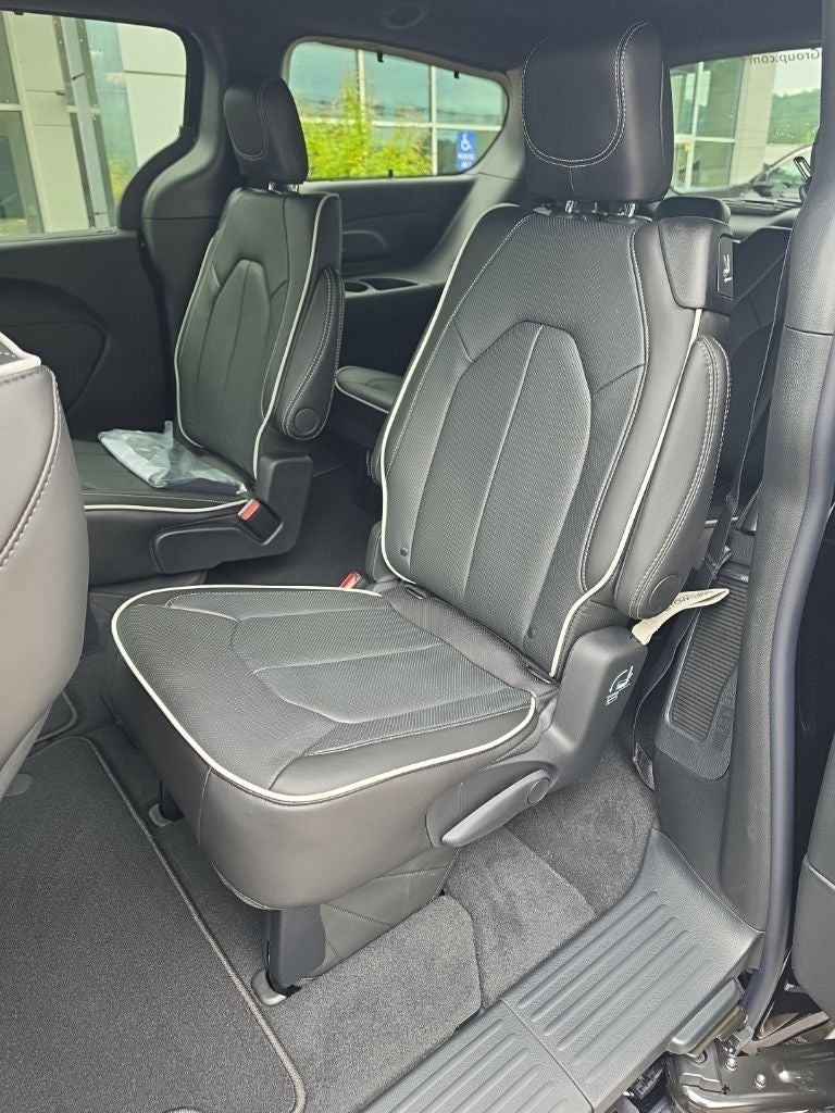 2027 Chrysler Pacifica PACIFICA LIMITED AWD