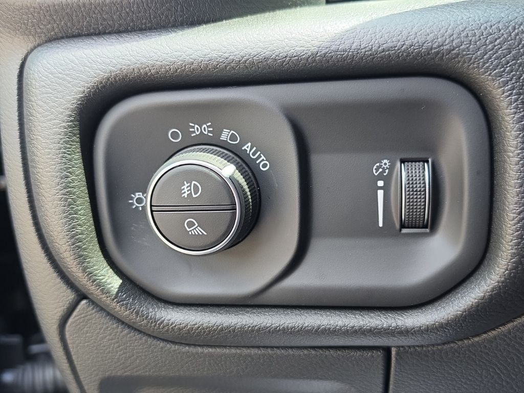 2026 RAM 1500 RAM 1500 EXPRESS CREW CAB 4X4 5'7' BOX
