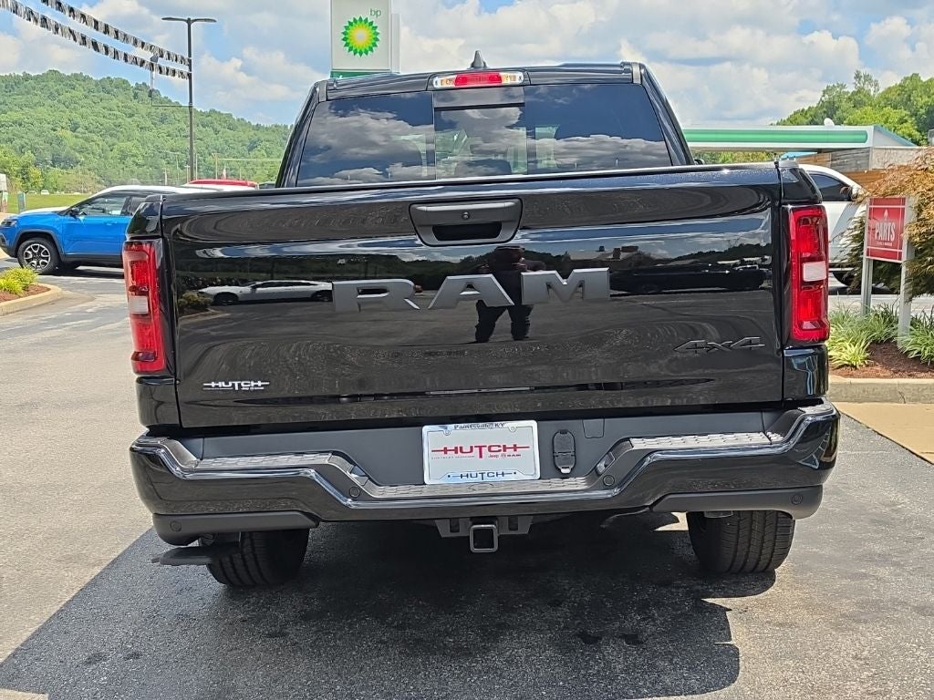 2026 RAM 1500 RAM 1500 EXPRESS CREW CAB 4X4 5'7' BOX