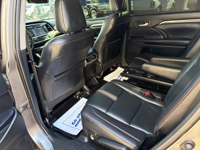2019 Toyota Highlander SE