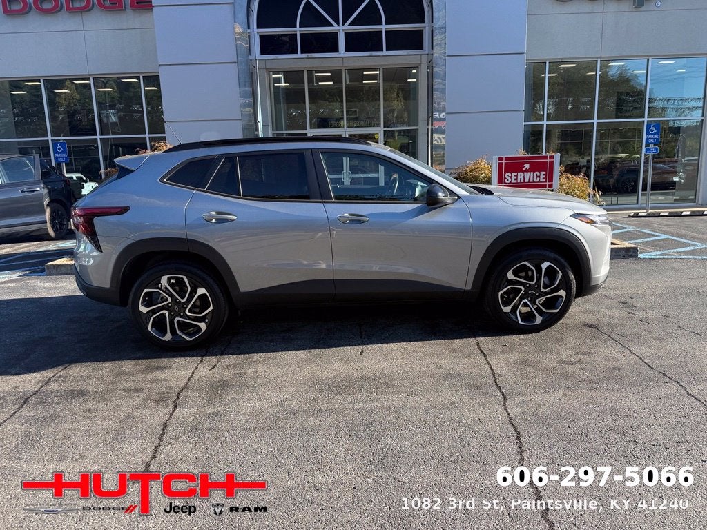 2024 Volvo XC40 B5 Ultimate Bright Theme