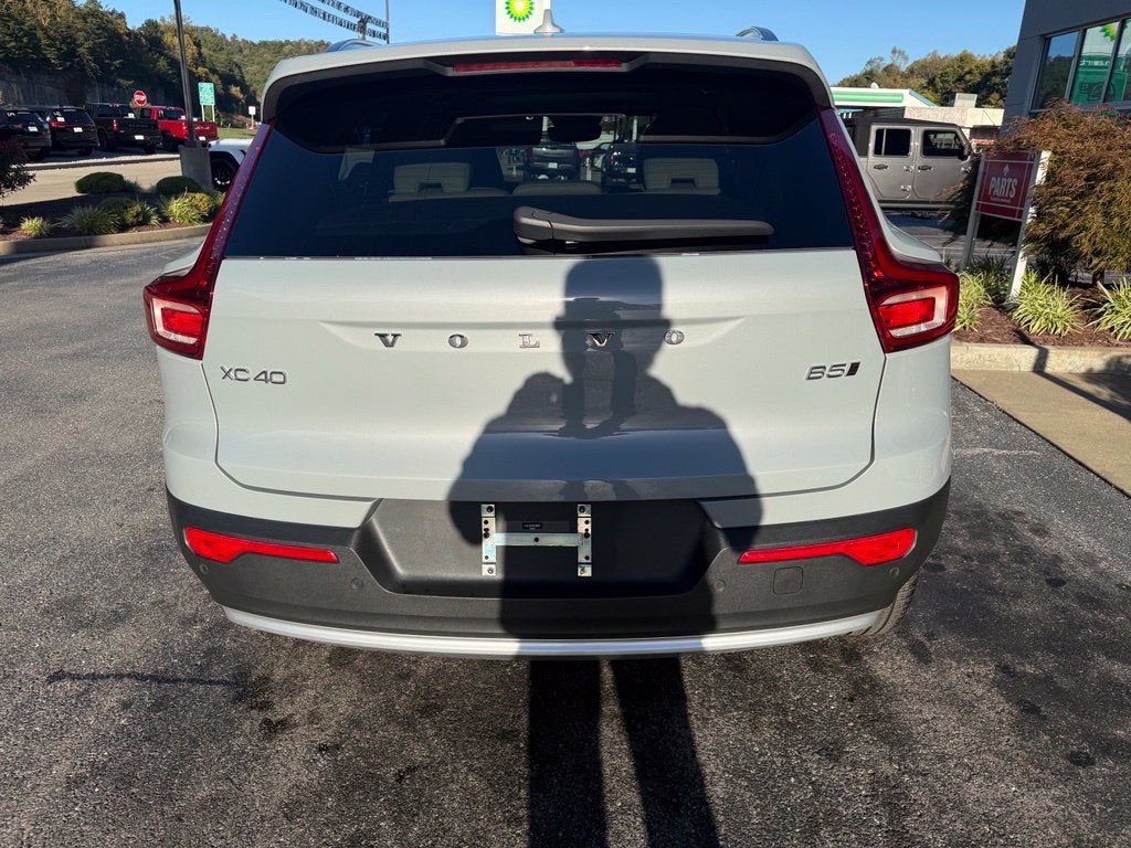 2024 Volvo XC40 B5 Ultimate Bright Theme