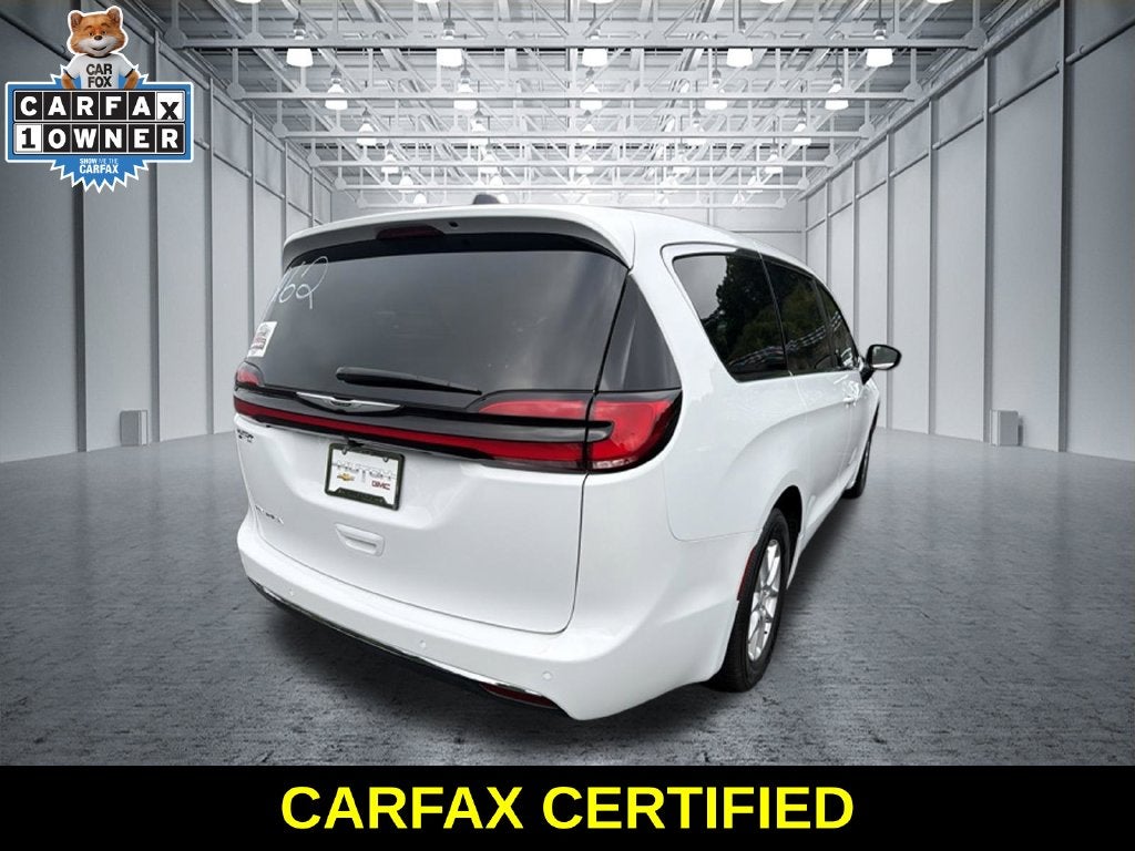 2026 Chrysler Pacifica Select
