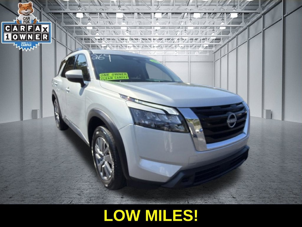 2025 Nissan Pathfinder SV